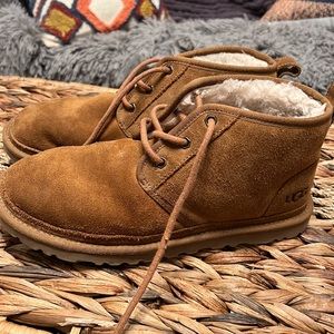 Ugg suede lace up booties. GUC 
size 
US 9. 
UK 7. 
EU 40.
Cognac.